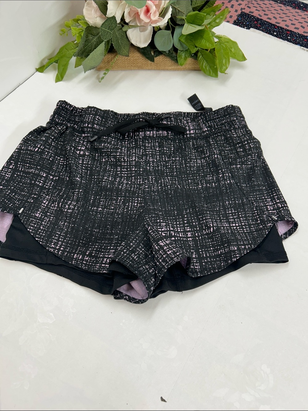 Women’s Black Patterned 2-in-1 Athletic Shorts